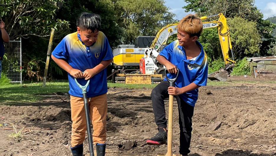 children working together